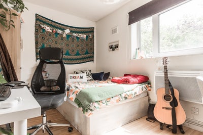 🔥🌇 UrbanNest 5-Bed Retreat – Balcony View🔥🌇  Main Photo