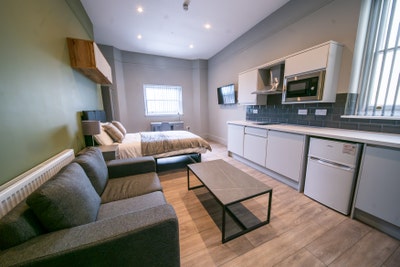 Self contained units - kitchenettes + en-suites ! Main Photo