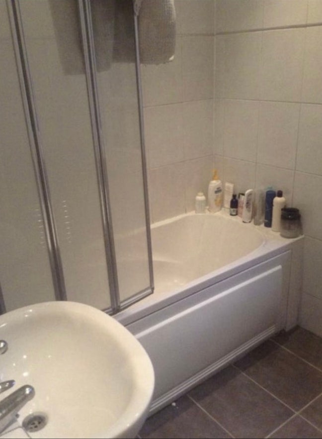 Large Bright Double Room Main Photo