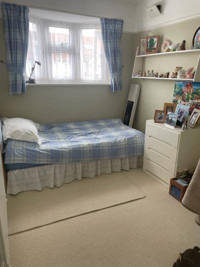 Low cost accommodation in Morden Surrey SM4 Main Photo