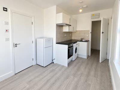 Stunning One Bed Flat to Rent in CM1 Main Photo