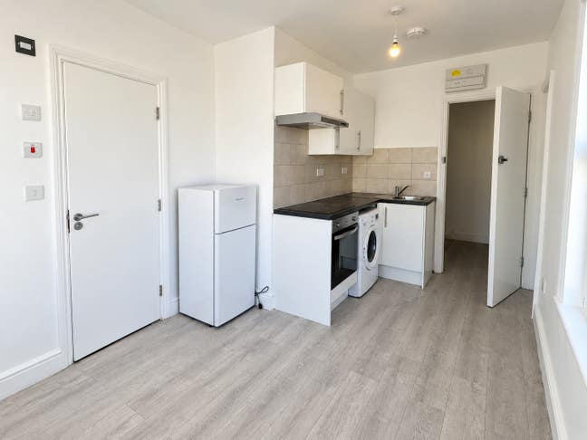Stunning One Bed Flat to Rent in CM1 Main Photo