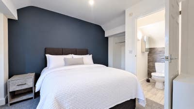 🏡 Stunning Attic Double Room – Spacious & Stylish Main Photo