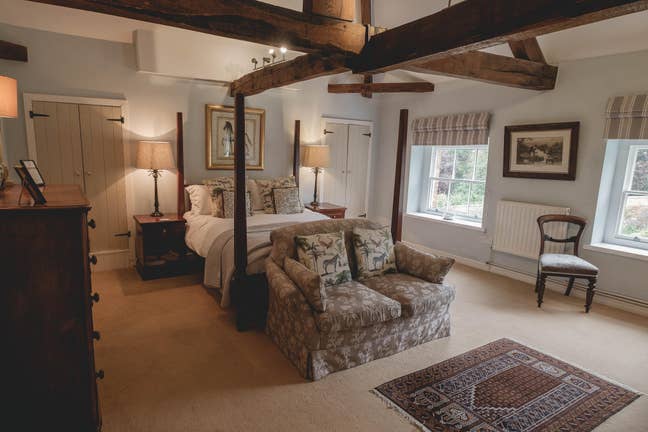 Ensuite Room in Historic House (Mon–Fri Nov–Mar) Main Photo