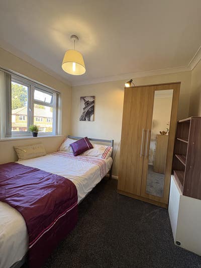 Lovely room. GR8 house LHR/Uxb/Lizzy Line/Stockley Main Photo