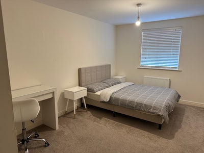 Spacious Double Ensuite Room in 2 Bed flat Main Photo
