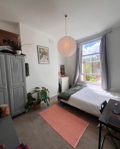 Light filled room in North London Main Photo