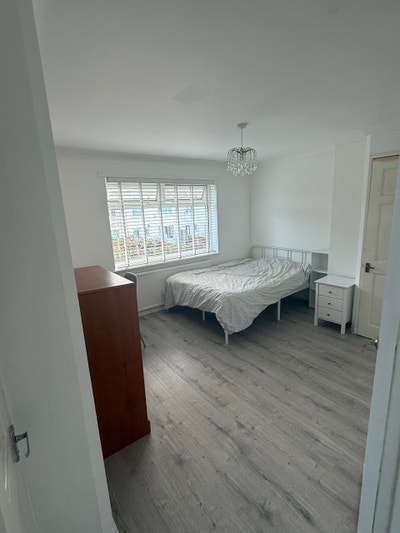 Spacious Furnished Double Room Available in L33 Main Photo