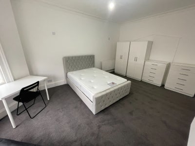 Spacious Double Room Near Jubilee Line Main Photo