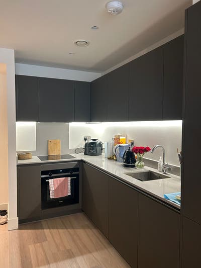 1 Luxury Bedroom - Short-term let on Victoria Line Main Photo