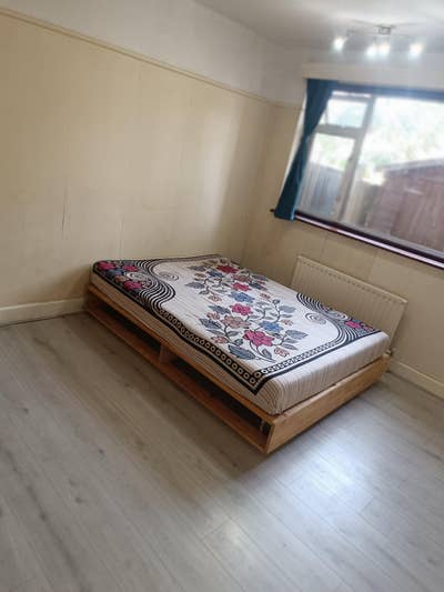 Spacious double room to rent in near north harrow  Main Photo