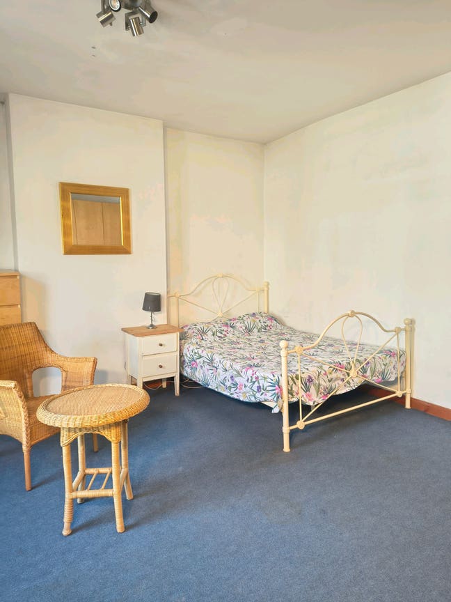 Very large room in shared student house Main Photo