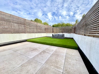 Lovely newly refurbished 3 bedroom apartment Main Photo