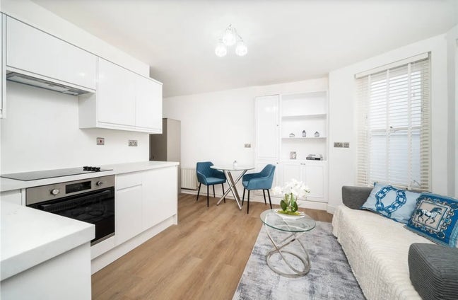 Bright and modern studio/1-bedroom apartment Main Photo