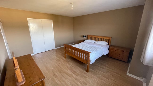 Spacious double bedroom Sunbury on Thames Main Photo