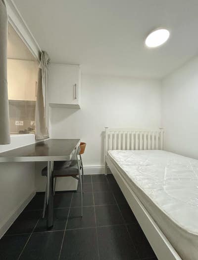 Bright Furnished Single Room NW10 | Bills Incl Main Photo