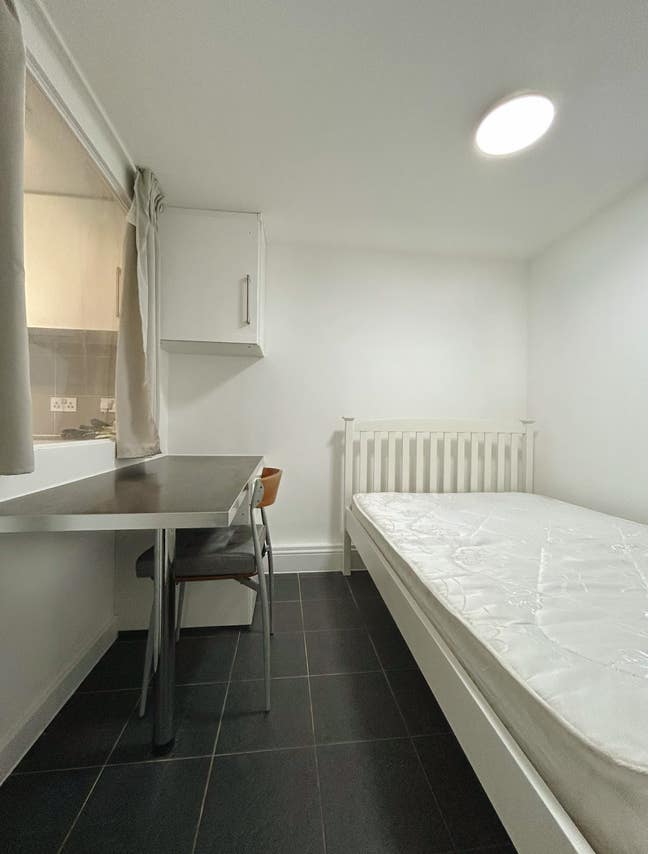 Bright Furnished Single Room NW10 | Bills Incl Main Photo