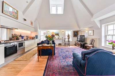 Double bedrooms in luxury apartment  Main Photo