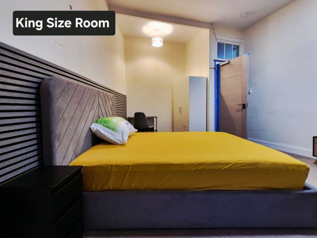 New Renovated Top floor flat Main Photo