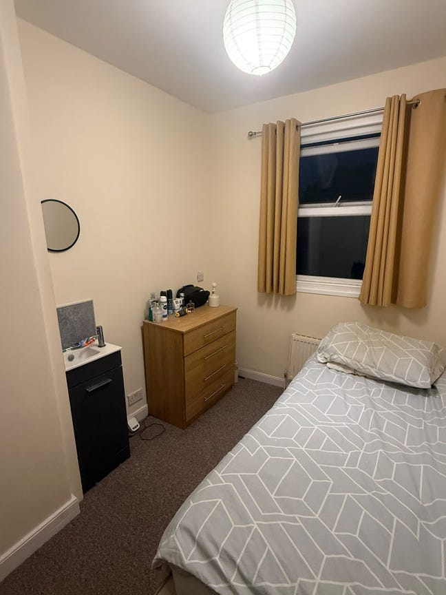 Singkd room to let Main Photo