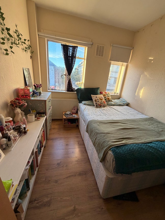 Double room - lease takeover! Main Photo