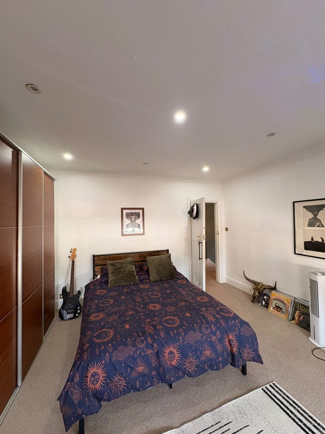 Double Bedroom  Main Photo