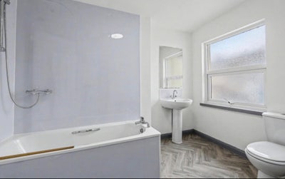 2 Bed Terrace to Let Main Photo