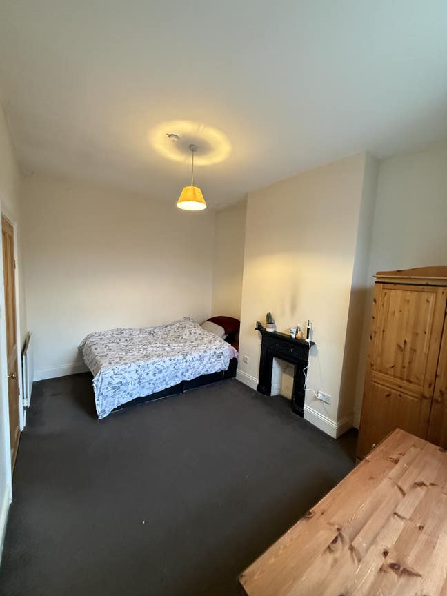 Room 15 min walk from city centre  Main Photo