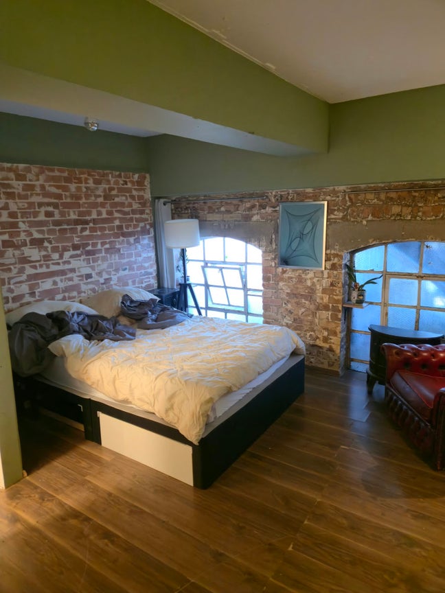 Sublet till 20/11 Canal front warehouse room! Main Photo