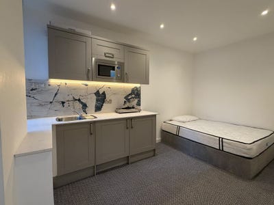 First-Floor Rear Studio Flat Bond Street, W5 Main Photo