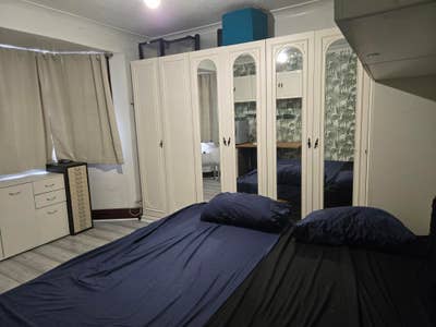 1 Double Room to Rent to Female Professionals Main Photo