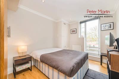 Room with bathroom to rent just minutes from tube  Main Photo