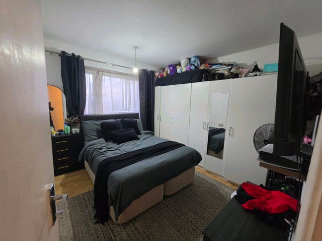 Lovely 1 bedroom Flat 2 mins walk to Upton Park St Main Photo