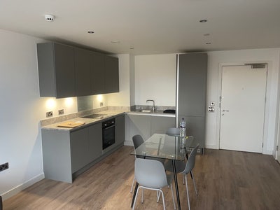 Room in 2-Bed Flat  Main Photo