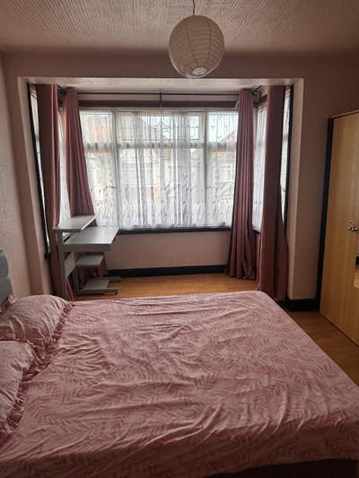 2 furnished rooms, an extra large & stndrd Double  Main Photo