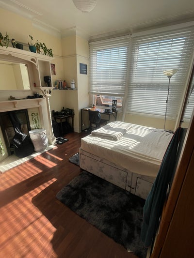 Generous double room in Earlsfield (bills incl.) Main Photo