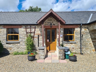 3 Bed Holiday Cottage to Let for 3 months Main Photo