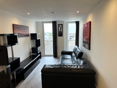 Furnished 2-bed flat, The Hayes, parking included Main Photo