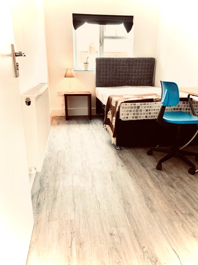 Double room in a newly refurbished house  Main Photo