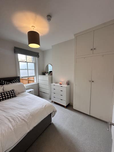 Double Bedroom in Cosy 2-Bed Flat  Main Photo