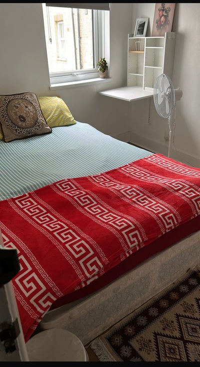 Double Room Available for Rent Main Photo