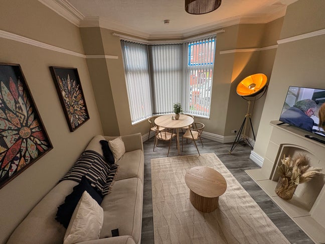Luxury 5 Bedroom House Share | Nhs&Proffesionals Main Photo