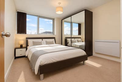 🌅 Riverside Views | Ensuite + Double | East India Main Photo