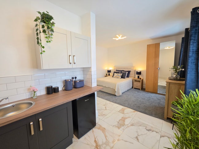 🏡Brand new studio rooms, bills included Main Photo