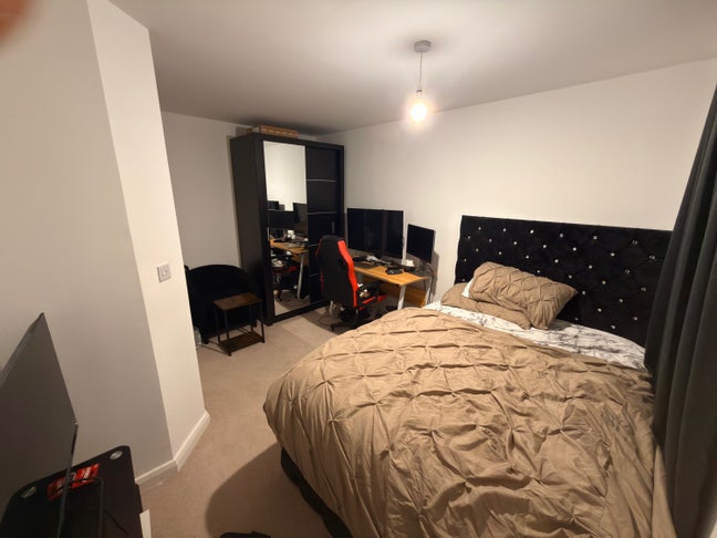 Large En-suite Double Room- Northfleet  Main Photo