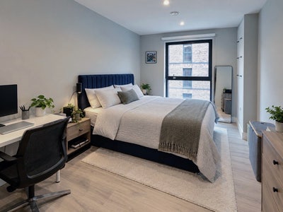 Bright double bedroom with private bathroom  Main Photo