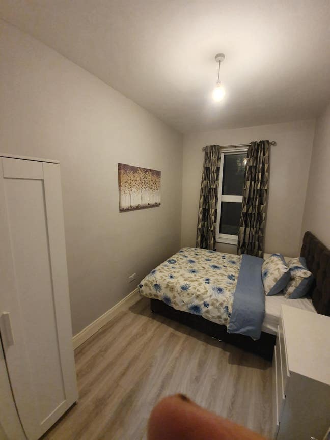 Beautiful   double bedroom next to RVH  Main Photo