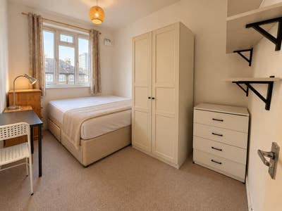 ✨ Bright Room | Living Room | Wapping E1W Main Photo
