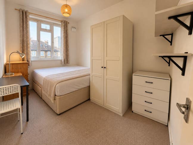 ✨ Bright Room | Living Room | Wapping E1W Main Photo