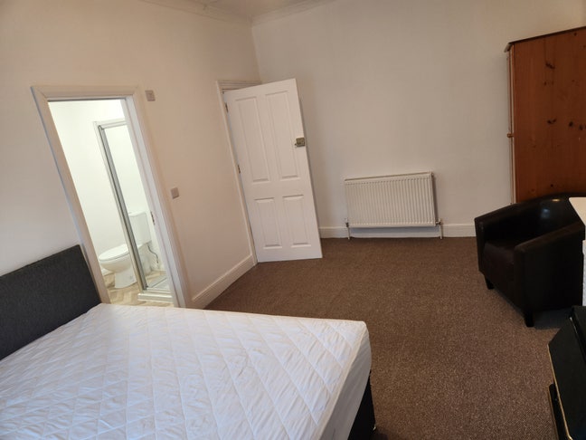Spare Room Available in Town Centre (Plymouth) Main Photo